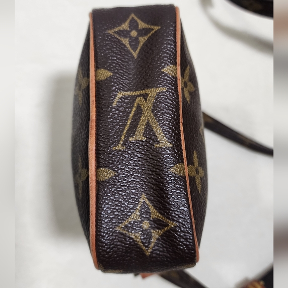 Louis Vuitton Danube MINI. Minor dryness & discolor on vachetta. - Picture 6 of 12